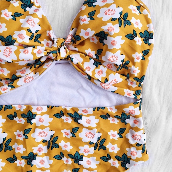 ❤️CLEARANCE❤️ yellow floral knot front one piece - Picture 3 of 6